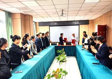 Health And Health Group Thiết bị vật lý trị liệu ấm Tham gia vào Bệnh viện Nh...